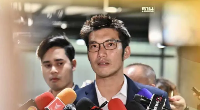 “ธนาธร”ค้านกู้ 5 แสนล้านแจกเงินดิจิทัล ลั่นเศรษฐกิจไม่วิกฤติ ยังเติบโต “ธนาธร”ค้านกู้ 5 แสนล้านแจกเงินดิจิทัล ลั่นเศรษฐกิจไม่วิกฤติ ยังเติบโต
