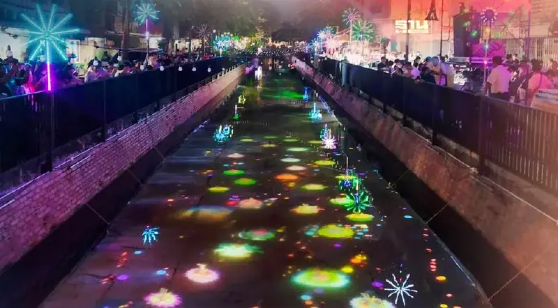 ประมวลภาพวันลอยกระทง 2566 "คลองโอ่งอ่าง" คึกคัก