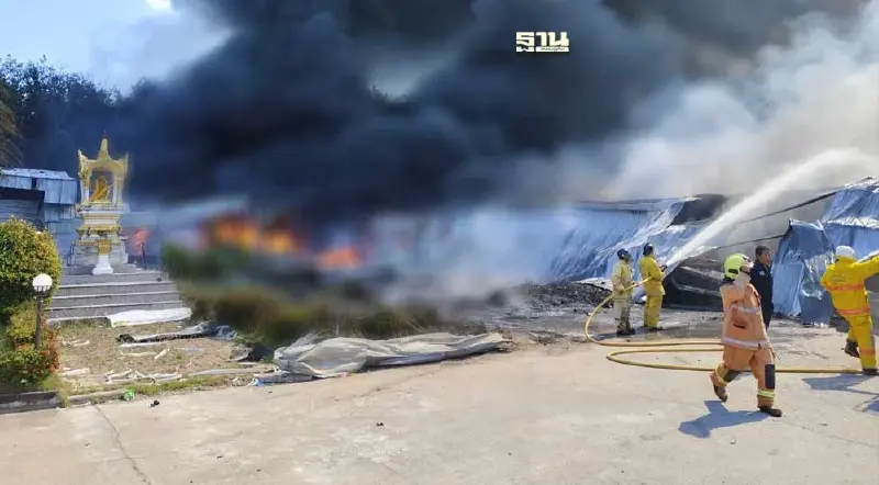 ระทึก!ไฟไหม้ รง.ผลิตวอล์เปเปอร์ ระยอง จนท.คุมเพลิงกว่า 3 ชั่วโมงจึงสงบ