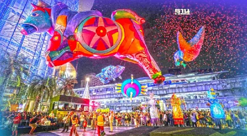 สยามพารากอน ฉลองครบรอบ 18 ปี สุดยิ่งใหญ่ ยกทัพมหกรรมความบันเทิงระดับโลก สยามพารากอน ฉลองครบรอบ 18 ปี สุดยิ่งใหญ่ ยกทัพมหกรรมความบันเทิงระดับโลก