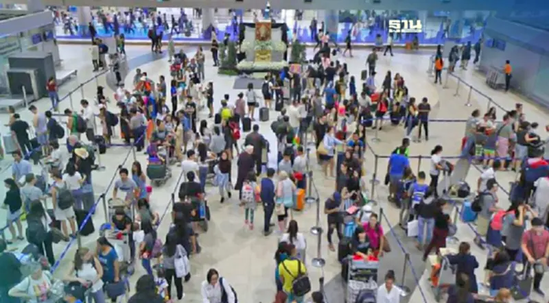 ปีใหม่ 2567 สนามบินทะลัก 2.65 ล้านคน ทอท.ขอผู้โดยสารเผื่อเวลาเดินทาง 2-3 ชม. ปีใหม่ 2567 สนามบินทะลัก 2.65 ล้านคน ทอท.ขอผู้โดยสารเผื่อเวลาเดินทาง 2-3 ชม.