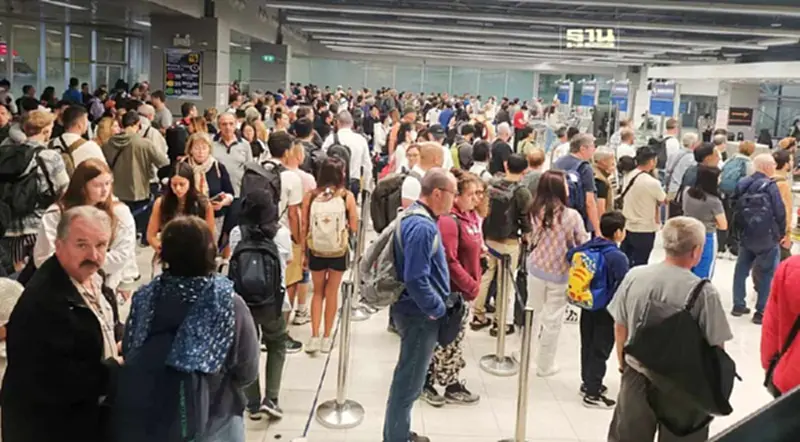 ทอท.ระส่ำรุดแก้ปัญหาระบบตม.สนามบินสุวรรณภูมิล่ม ยันไม่กระทบเที่ยวบิน ทอท.ระส่ำรุดแก้ปัญหาระบบตม.สนามบินสุวรรณภูมิล่ม ยันไม่กระทบเที่ยวบิน