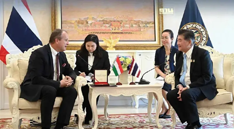 ‘พาณิชย์’ ถกทูตอิตาลี-ฮังการี ชวนลงทุน EEC หนุน FTA ไทย-อียู ‘พาณิชย์’ ถกทูตอิตาลี-ฮังการี ชวนลงทุน EEC หนุน FTA ไทย-อียู