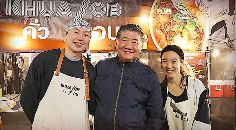 “ภูมิธรรม” บุกตลาดนัดกลางคืนคนไทยในอเมริกา แวะให้กำลังใจ-ชิมอาหาร