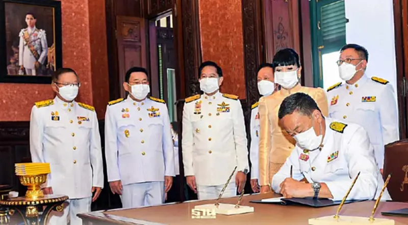 เศรษฐา ลงนามถวายพระพรในหลวง-พระราชินี เนื่องในโอกาสวันขึ้นปีใหม่ 2567 เศรษฐา ลงนามถวายพระพรในหลวง-พระราชินี เนื่องในโอกาสวันขึ้นปีใหม่ 2567