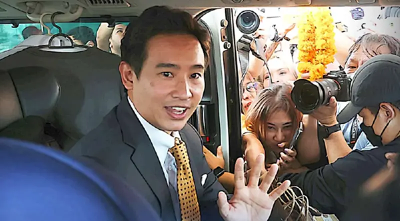 “พิธา” พร้อมคัมแบ็กสภา หากมีอุบัติเหตุการเมือง "ผมยังเป็นแคนดิเดตนายกฯ" “พิธา” พร้อมคัมแบ็กสภา หากมีอุบัติเหตุการเมือง "ผมยังเป็นแคนดิเดตนายกฯ"
