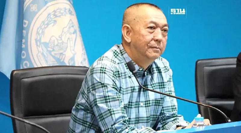 "เฉลิมชัย ศรีอ่อน" เคลียร์ชัด ปมโดนโยงเป็นญาติ "เฮียเก้า" เอี่ยวหมูเถื่อน "เฉลิมชัย ศรีอ่อน" เคลียร์ชัด ปมโดนโยงเป็นญาติ "เฮียเก้า" เอี่ยวหมูเถื่อน