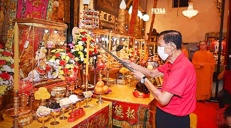 ศาลเจ้าไต้ฮงกงจัดพิธีจุดเทียนเปิดงานเทศกาลตรุษจีน 2567 สวดชัยมงคลคาถา