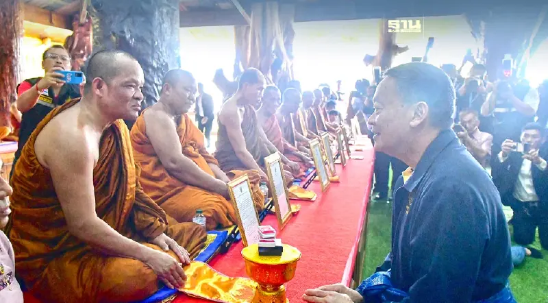 นายกฯ มอบหนังสืออนุญาตทำประโยชน์ในเขตป่าไม้ให้วัด 10 แห่ง 