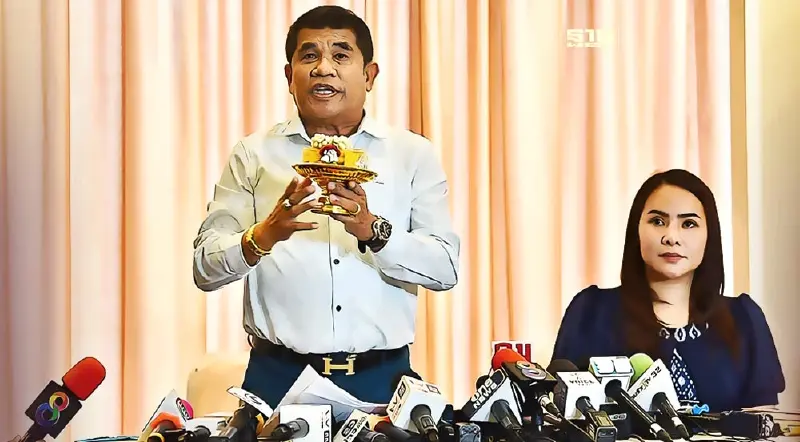 เปิดไทม์ไลน์ "เจ๋ง ดอกจิก" พบ อธิบดีกรมการข้าวและภรรยา