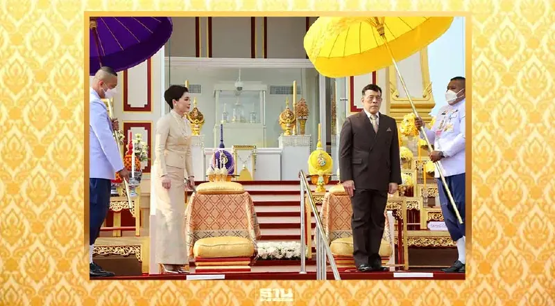 ในหลวง-พระราชินี ทรงสักการะพระบรมสารีริกธาตุ และพระอรหันตธาตุ พระสารีบุตร พระโมคคัลลานะ