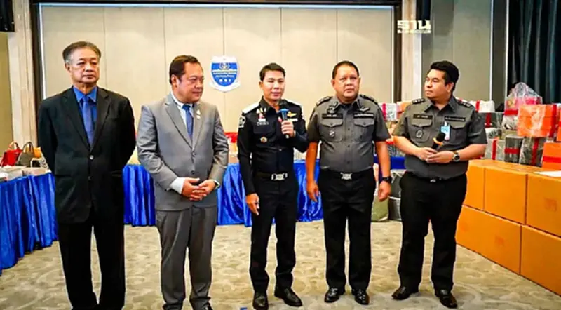 DSI เปิดผลทลายเครือข่ายหวยออนไลน์ “โกฟุก” ทำรัฐเสียหมื่นล้านบาท DSI เปิดผลทลายเครือข่ายหวยออนไลน์ “โกฟุก” ทำรัฐเสียหมื่นล้านบาท