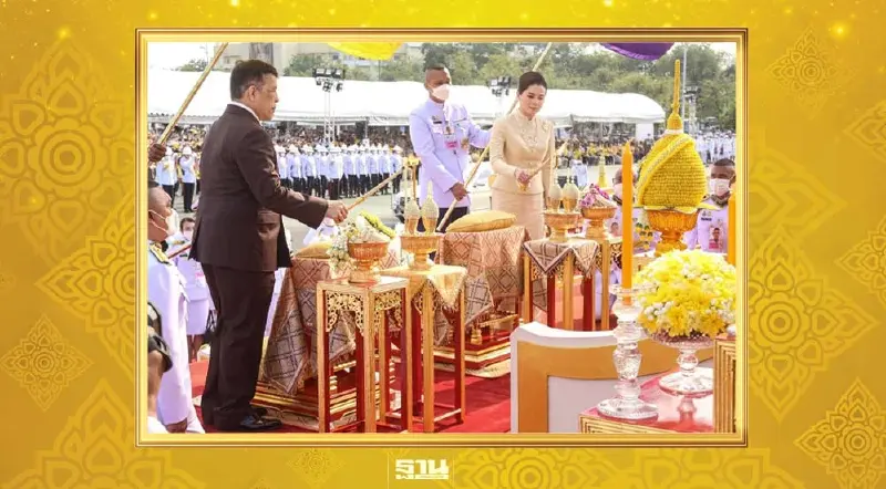 "ในหลวง-พระราชินี" ทรงสักการะพระบรมสารีริกธาตุฯ ณ มณฑลพิธีท้องสนามหลวง