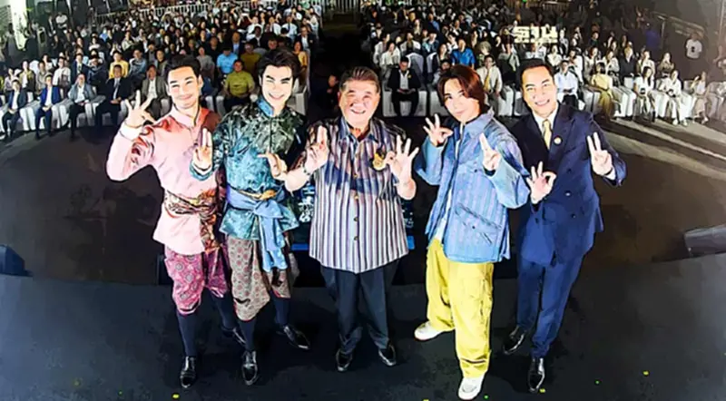 โลกโซเชียลชื่นชมพาณิชย์ จัดงาน “ซีรีส์วาย” เล็งดันตลาดปีนี้โต 1 หมื่นล้าน โลกโซเชียลชื่นชมพาณิชย์ จัดงาน “ซีรีส์วาย” เล็งดันตลาดปีนี้โต 1 หมื่นล้าน