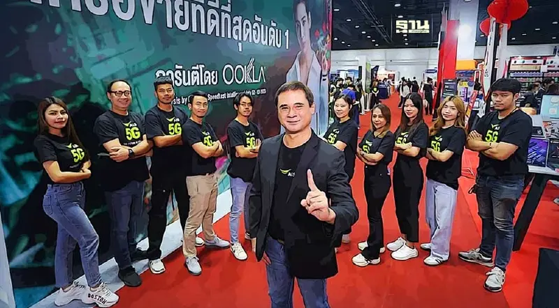 "AIS" ขนทัพสมารท์โฟนอัดส่วนลดสูงสุด 80% พร้อมโขว์เทคฯ LIVING NETWORK
