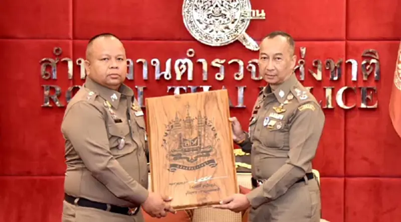 ผบ.ตร.มอบโล่-รางวัลชื่นชมตำรวจ สภ.จอหอ นครราชสีมา ช่วยตัวประกันสำเร็จ ผบ.ตร.มอบโล่-รางวัลชื่นชมตำรวจ สภ.จอหอ นครราชสีมา ช่วยตัวประกันสำเร็จ