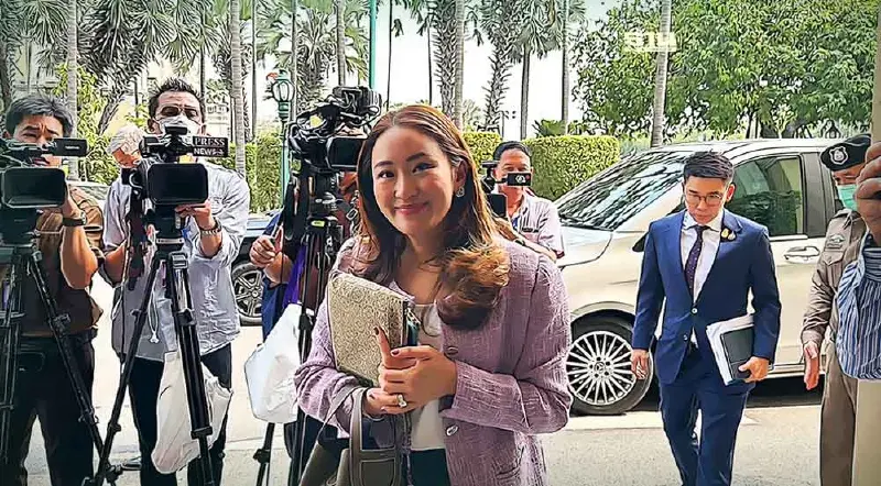 "อุ๊งอิ๊ง"เผย ทักษิณ พักโทษ 18 ก.พ. ครอบครัวเตรียมรับ ที่บ้านจันทร์ส่องหล้า