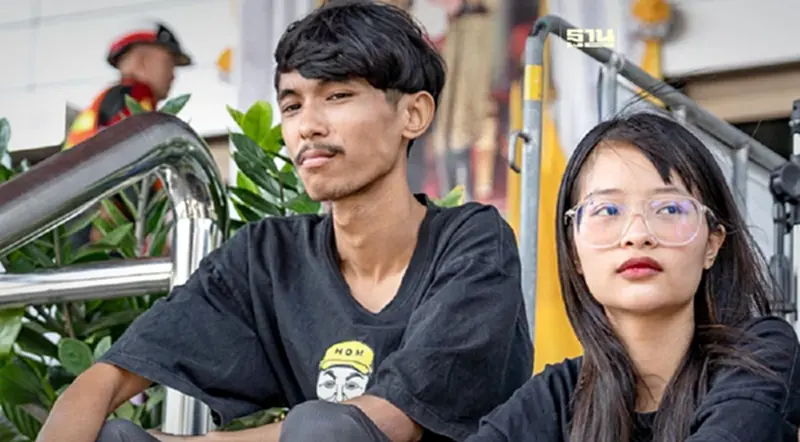 ศาลอาญา ยกคำร้องขอประกันตัว "ตะวัน-แฟรงค์" คดีบีบแตรขบวนเสด็จ ศาลอาญา ยกคำร้องขอประกันตัว "ตะวัน-แฟรงค์" คดีบีบแตรขบวนเสด็จ