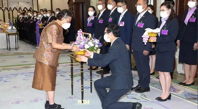 "ปตท." เข้าเฝ้าทูลเกล้าฯ ถวายเงินรายได้ 5.6 ล้านจากการออกร้านกาชาดปี 2566