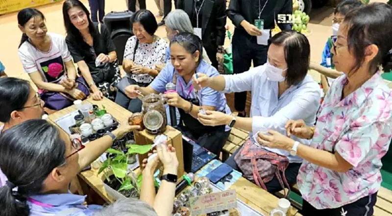 อภัยภูเบศรจัดเต็มภูมิปัญญาไทยรับมือโลกร้อนงานเทศกาลเที่ยวเมืองไทย 2567 อภัยภูเบศรจัดเต็มภูมิปัญญาไทยรับมือโลกร้อนงานเทศกาลเที่ยวเมืองไทย 2567