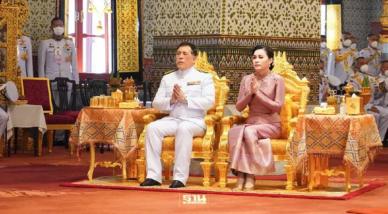 ในหลวง-พระราชินี เสด็จฯทรงบำเพ็ญพระราชกุศลในการพระราชพิธีสงกรานต์ 2567