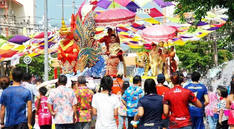 สงกรานต์หัวหิน-ประจวบคีรีขันธ์ วันไหล ปาร์ตี้โฟม เช็คปฏิทินกิจกรรมที่นี่ สงกรานต์หัวหิน-ประจวบคีรีขันธ์ วันไหล ปาร์ตี้โฟม เช็คปฏิทินกิจกรรมที่นี่