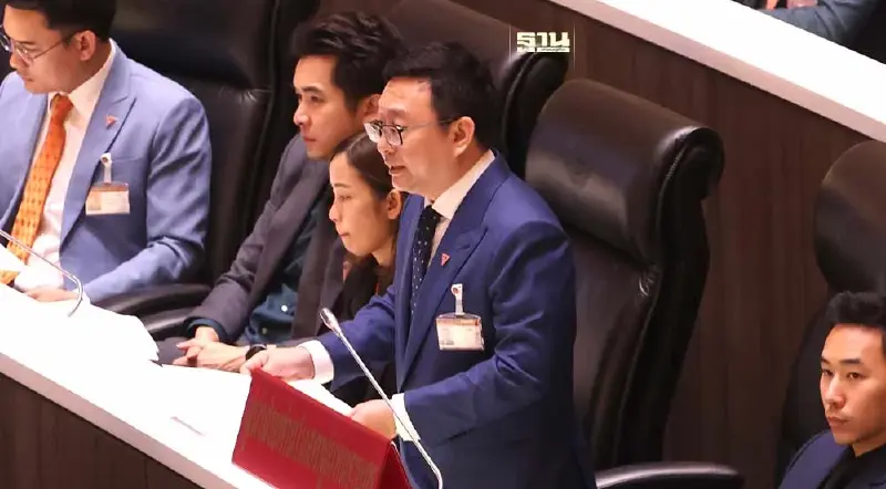 หัวหน้าก้าวไกล จัดเต็ม อภิปรายซัดรัฐบาล “ทำประชาธิปไตยไหลย้อนกลับ”