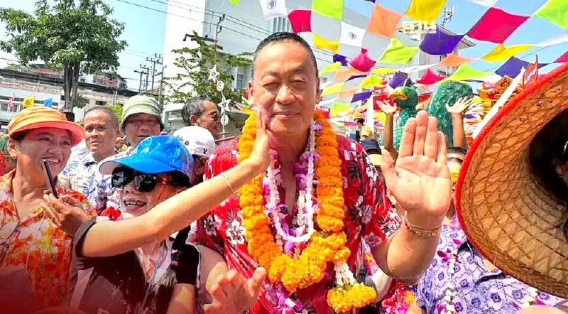 ประมวลภาพนายกฯ “เศรษฐา” สาดน้ำชุ่มฉ่ำ เปิดงานสงกรานต์หัวหิน