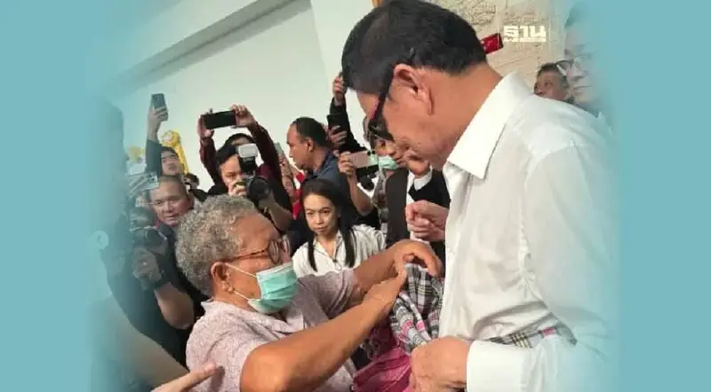 "ทักษิณ"ถึงโคราช  มวลชนแห่ต้อนรับ ตำรวจ 300 นายคุมเข้ม