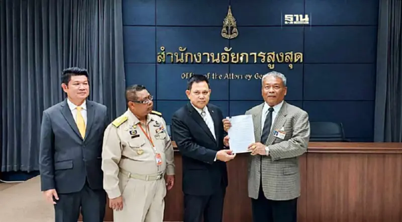 “วัชระ เพชรทอง”ยื่น อสส. ขอให้ยืนคำสั่งเดิมสั่งฟ้อง “ทักษิณ” คดี ม.112 “วัชระ เพชรทอง”ยื่น อสส. ขอให้ยืนคำสั่งเดิมสั่งฟ้อง “ทักษิณ” คดี ม.112