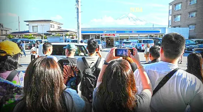 พฤติกรรมทัวริสต์แบบไหน ที่ทำให้ญี่ปุ่นต้องสร้างแผงกั้นวิวภูเขาไฟฟูจิ