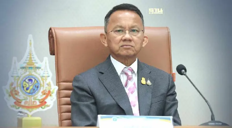 สมศักดิ์ เคาะยาบ้าเหลือ 1 เม็ด เปิดรับฟังความเห็น ปชช. 15 วัน สมศักดิ์ เคาะยาบ้าเหลือ 1 เม็ด เปิดรับฟังความเห็น ปชช. 15 วัน