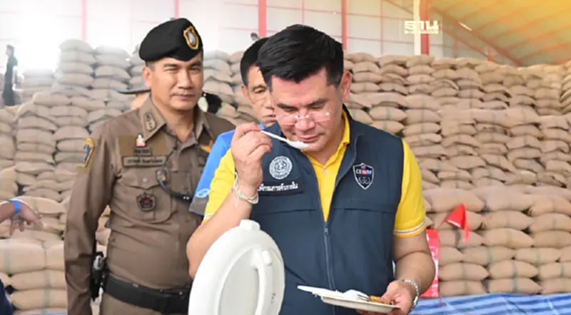 พาณิชย์ ยันตรวจข้าว 10 ปี เมล็ดสมบูรณ์ หุงกินแล้วข้าวยังนุ่ม ไม่แข็งกระด้าง พาณิชย์ ยันตรวจข้าว 10 ปี เมล็ดสมบูรณ์ หุงกินแล้วข้าวยังนุ่ม ไม่แข็งกระด้าง