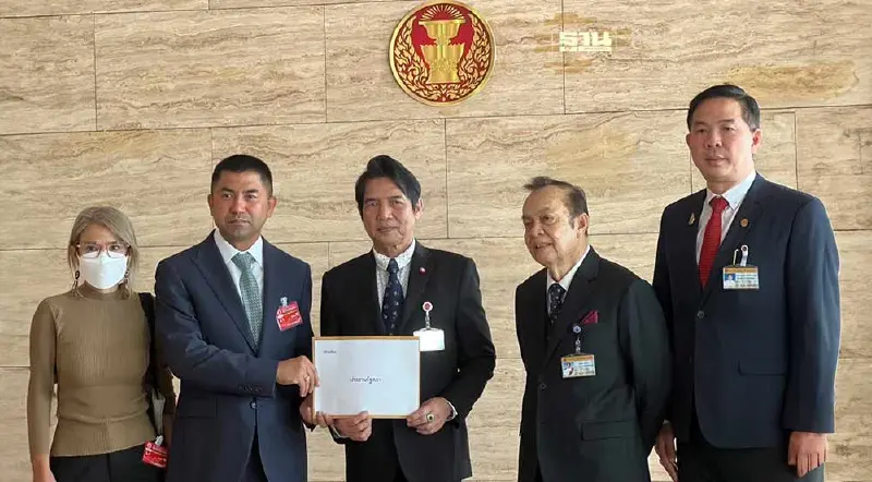 “บิ๊กโจ๊ก” ยื่นหนังสือถึง ประธานสภาฯ ลุย ถอดถอน กรรมการ ป.ป.ช.