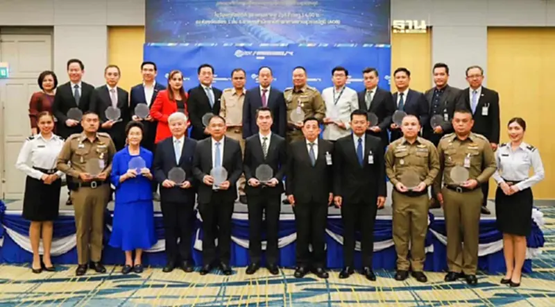 สนามบินสุวรรณภูมิมอบโล่ 18 หน่วยงานช่วยเหลือสิงคโปร์ แอร์ไลน์ ลงจอดฉุกเฉิน สนามบินสุวรรณภูมิมอบโล่ 18 หน่วยงานช่วยเหลือสิงคโปร์ แอร์ไลน์ ลงจอดฉุกเฉิน