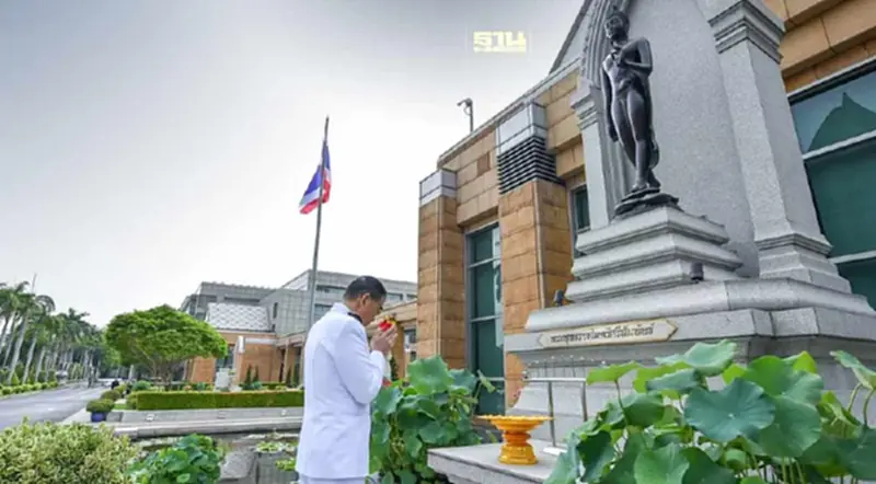 “มาริษ” เข้ากระทรวงการต่างประเทศวันแรก สักการะพระพุทธรูป ก่อนประชุมครม. “มาริษ” เข้ากระทรวงการต่างประเทศวันแรก สักการะพระพุทธรูป ก่อนประชุมครม.