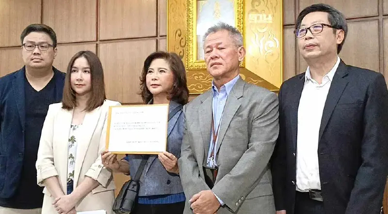 "นารากร"นำทีมผู้สมัคร สว. ยื่น 4 ข้อ ขอกกต.ไม่อุทธรณ์เพิกถอนระเบียบแนะนำตัว