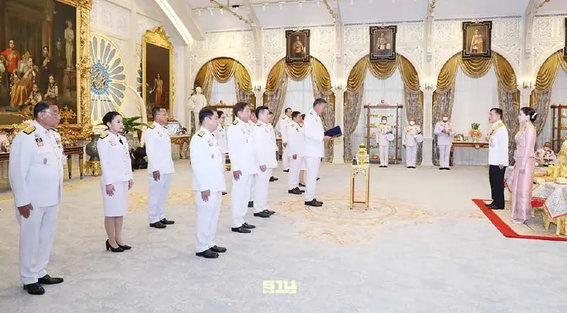 นายกฯนำรัฐมนตรีใหม่ เข้าเฝ้าฯ ถวายสัตย์ปฏิญาณก่อนเข้ารับหน้าที่ นายกฯนำรัฐมนตรีใหม่ เข้าเฝ้าฯ ถวายสัตย์ปฏิญาณก่อนเข้ารับหน้าที่