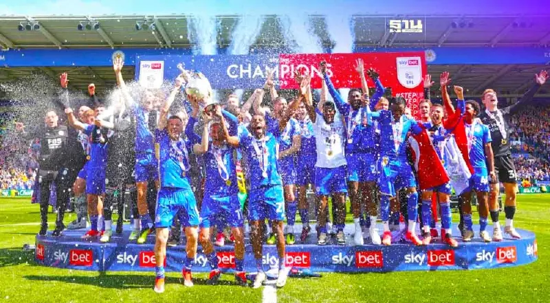 เลสเตอร์ ซิตี้ ฉลองแชมป์ แชมเปี้ยนชิพ พร้อมเลื่อนชั้นสู่พรีเมียร์ลีก เลสเตอร์ ซิตี้ ฉลองแชมป์ แชมเปี้ยนชิพ พร้อมเลื่อนชั้นสู่พรีเมียร์ลีก