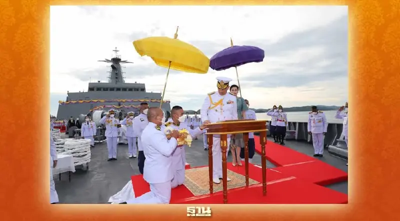 ในหลวง พระราชินี ทรงประกอบพิธีเจิมเรือหลวงช้าง ในหลวง พระราชินี ทรงประกอบพิธีเจิมเรือหลวงช้าง
