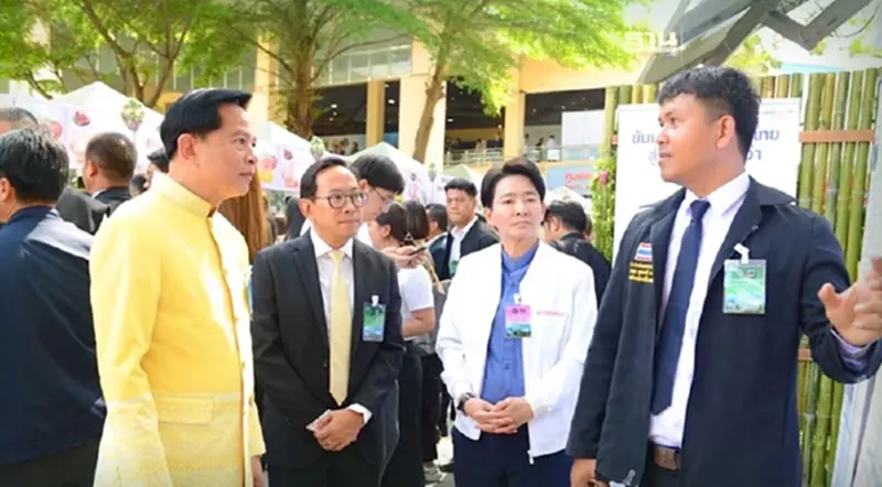 "พีระพันธุ์" เตรียมดันนวัตกรรมผลิตน้ำมันจากขยะพลาสติก ยางพาราใช้ภาคเกษตร "พีระพันธุ์" เตรียมดันนวัตกรรมผลิตน้ำมันจากขยะพลาสติก ยางพาราใช้ภาคเกษตร