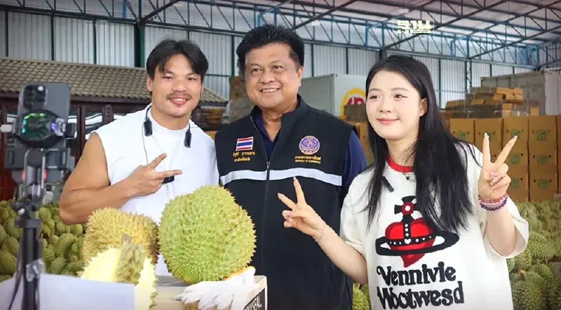 พาณิชย์ดึง Influencer จีน ไลฟ์ขายทุเรียนเมืองจันท์ 3 วัน ยอดทะลุ 100 ล้าน