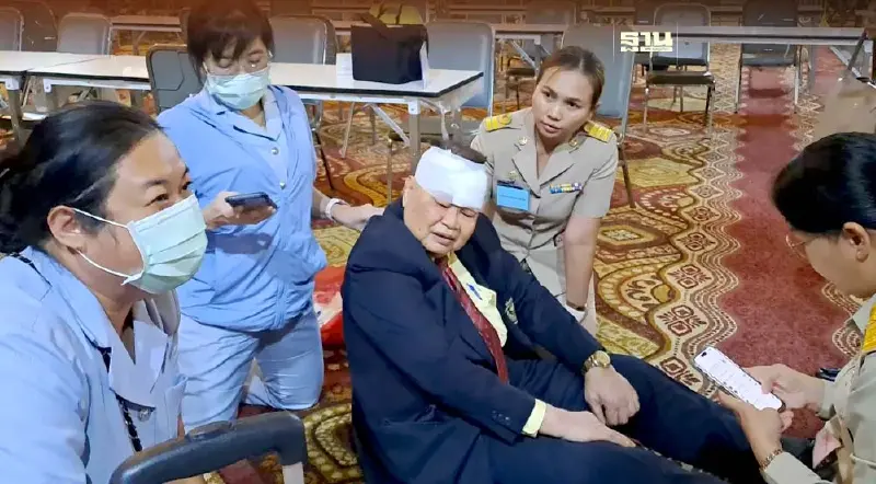 "บุญเลิศ ไพรินทร์"ล้มกระแทกแผงเหล็กเจ็บหนัก แต่ผ่าน สว.เขตหลักสี่