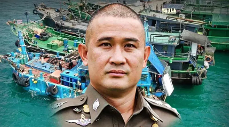 “บิ๊กก้อง” สั่งเด้งตำรวจน้ำ 4 นาย เซ่นปม เรือน้ำมันเถื่อนของกลางหาย 3 แสนลิตร “บิ๊กก้อง” สั่งเด้งตำรวจน้ำ 4 นาย เซ่นปม เรือน้ำมันเถื่อนของกลางหาย 3 แสนลิตร