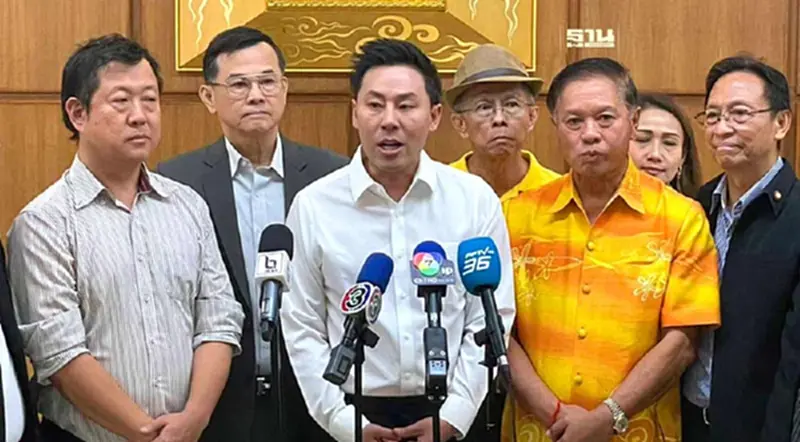 “ทนายตั้ม”แฉมีการหักดีลคืนตำแหน่ง"บิ๊กโจ๊ก" “ทนายตั้ม”แฉมีการหักดีลคืนตำแหน่ง"บิ๊กโจ๊ก"