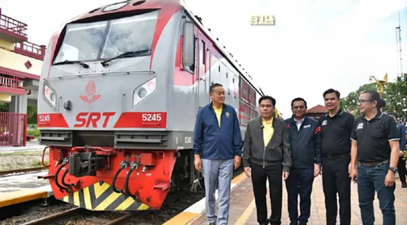 ประมวลภาพ นายกฯ ตรวจเยี่ยม "สถานีรถไฟหัวหิน" ชมขบวนรถ SRT Royal Blossom ประมวลภาพ นายกฯ ตรวจเยี่ยม "สถานีรถไฟหัวหิน" ชมขบวนรถ SRT Royal Blossom