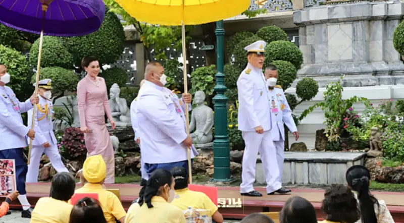 ในหลวง พระราชินี ทรงบำเพ็ญพระราชกุศลเนื่องในวันอาสาฬหบูชา ในหลวง พระราชินี ทรงบำเพ็ญพระราชกุศลเนื่องในวันอาสาฬหบูชา
