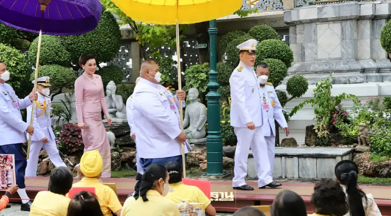 ในหลวง พระราชินี ทรงบำเพ็ญพระราชกุศลเนื่องในวันอาสาฬหบูชา