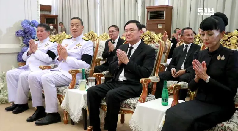 "ทักษิณ-ครอบครัว”ร่วมพิธีพระราชทานน้ำหลวงอาบศพคุณแม่ชดช้อย ทวีสิน