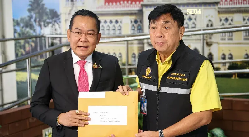 อดีตรองเลขา กสทช.ลุยทำเนียบ ยื่นหนังสือถึงนายกฯ